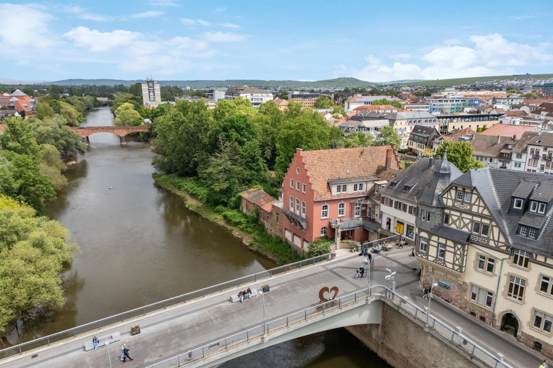 Altstadt Apartment Am Wasser Mit Parkplatz Und Grossem Garten Бад-Кройцнах Екстер'єр фото