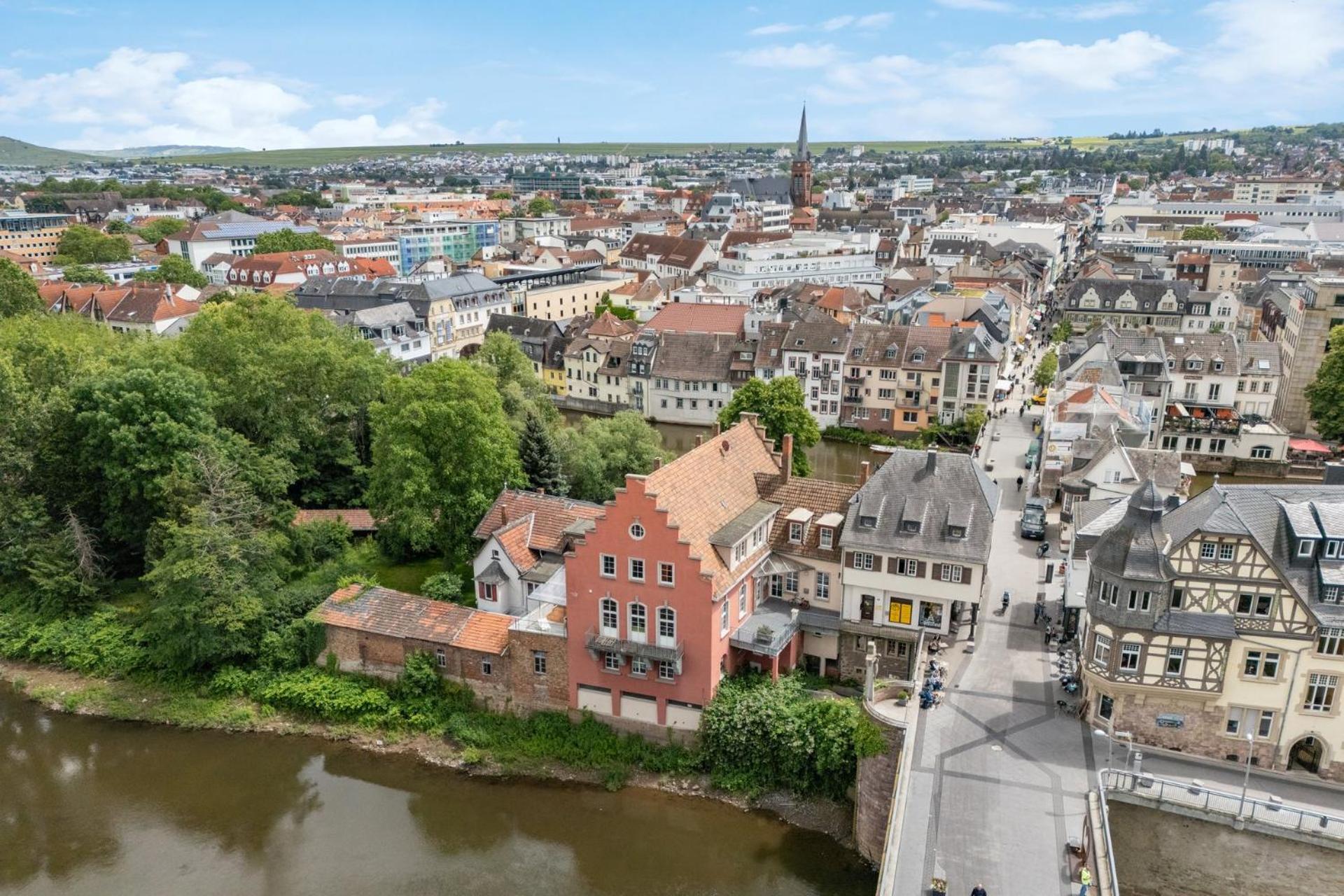 Altstadt Apartment Am Wasser Mit Parkplatz Und Grossem Garten Бад-Кройцнах Екстер'єр фото
